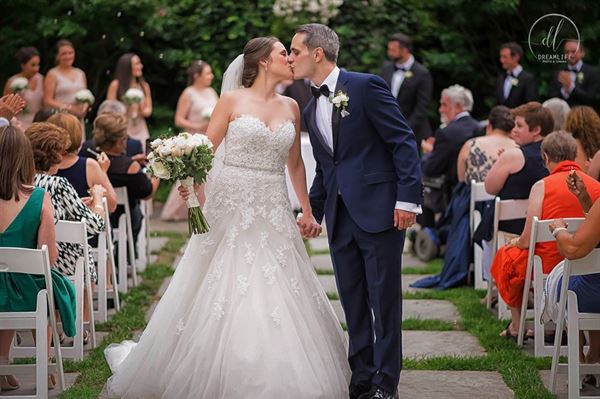 Estate at Three Village Inn