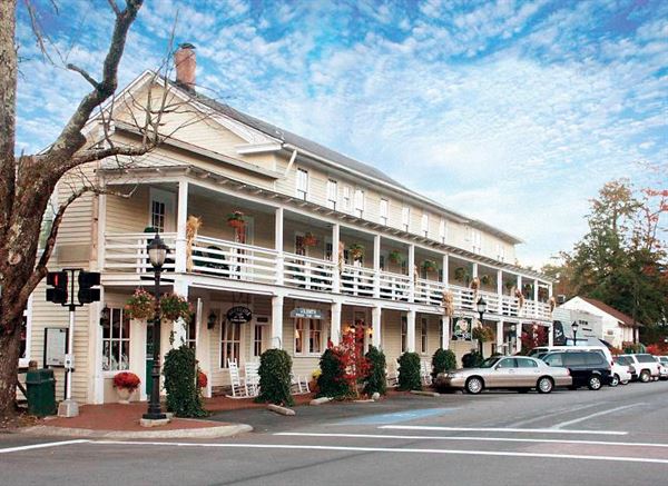 Highlands Inn & Kelsey Restaurant