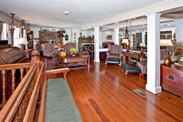 Highlands Inn & Kelsey Restaurant