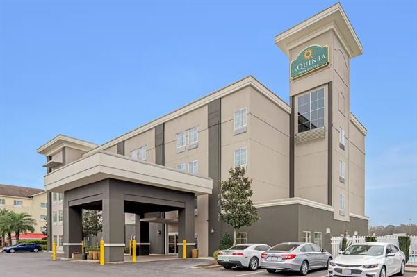 La Quinta Inn & Suites Hotel by Wyndham