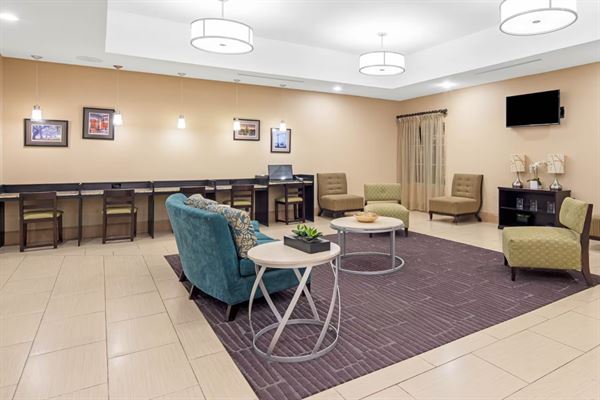 La Quinta Inn & Suites Hotel by Wyndham