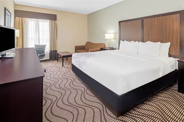 La Quinta Inn & Suites Hotel by Wyndham