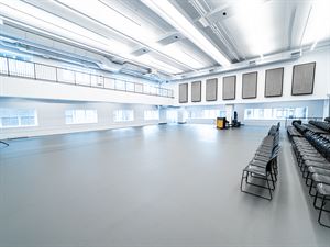 THE CENTER STAGE - Studio 11A