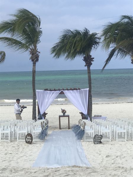 Linda Dancer with Honeymoons Inc.