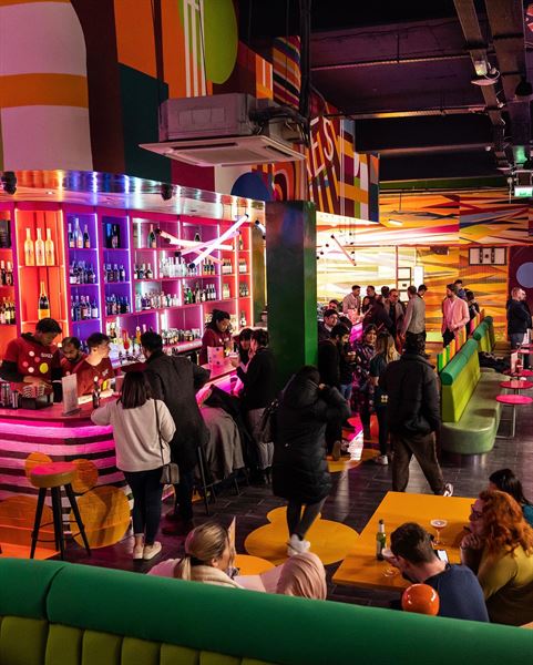 Sixes Social Cricket