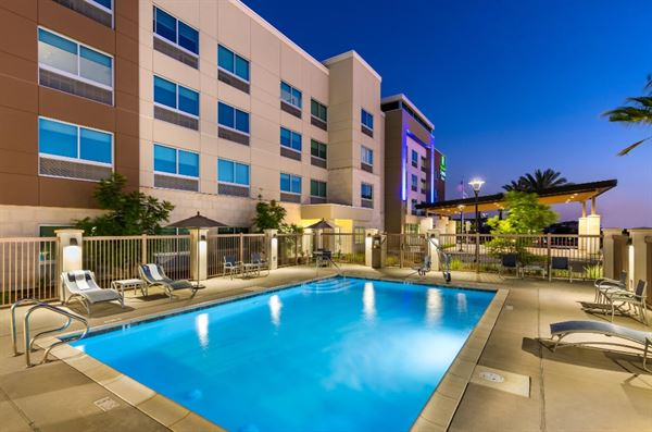 Holiday Inn Express & Suites Moreno Valley - Riverside