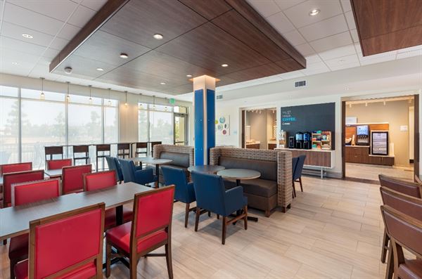 Holiday Inn Express & Suites Moreno Valley - Riverside