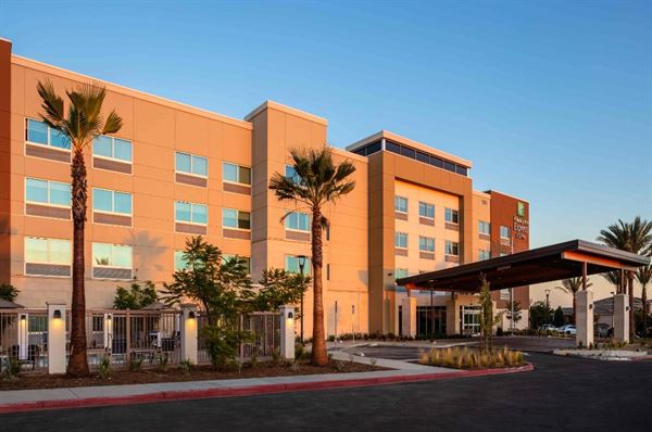 Holiday Inn Express & Suites Moreno Valley - Riverside