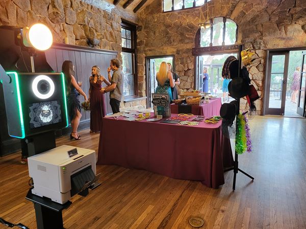 Drake N Jones Photo Booths