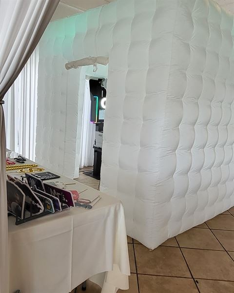 Drake N Jones Photo Booths