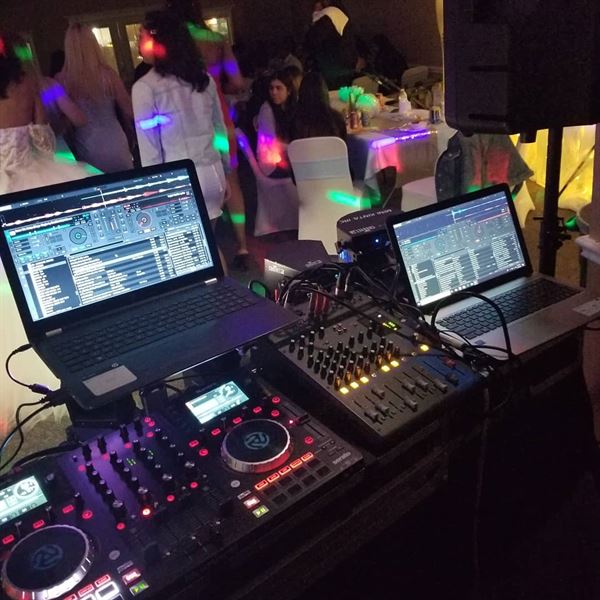 DJAmigoHarris60 Disc Jockey Service