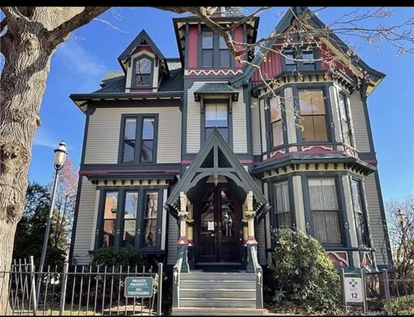 12 Charter Oak Place