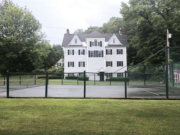 Lisas Wedding Vacation Childcare llc