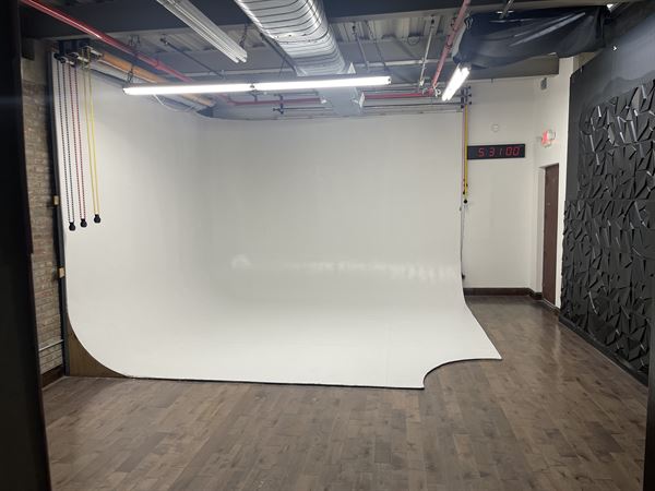 Thompson Studios 125