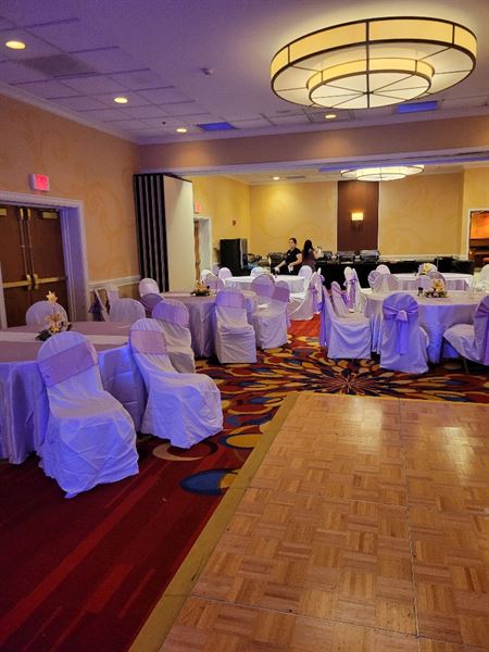 Wyndham Cleveland Airport Hotel