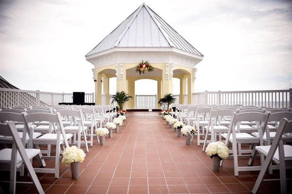 Pelican Grand Beach Resort