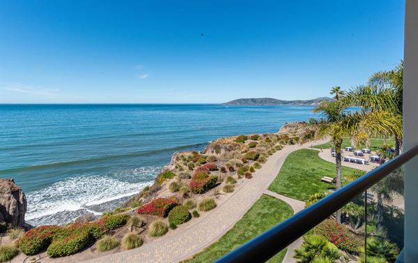 Dolphin Bay Resort & Spa