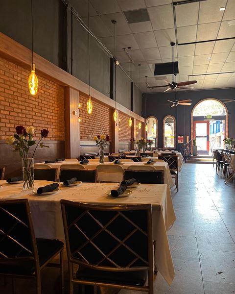 Altura Lounge & Bistro