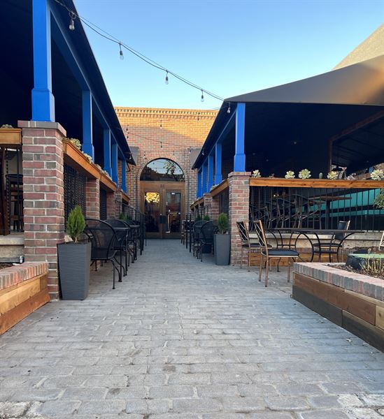 Altura Lounge & Bistro