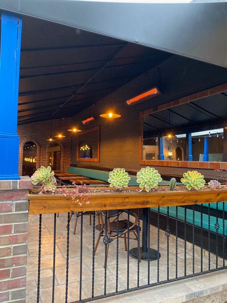 Altura Lounge & Bistro