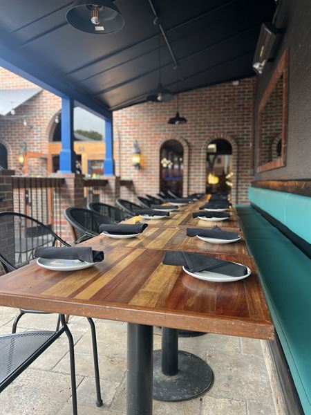 Altura Lounge & Bistro