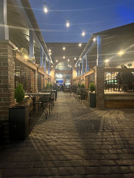 Altura Lounge & Bistro