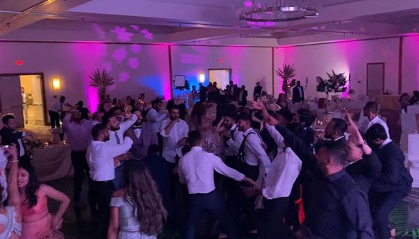 Beats 2 Geaux Wedding & Event DJs