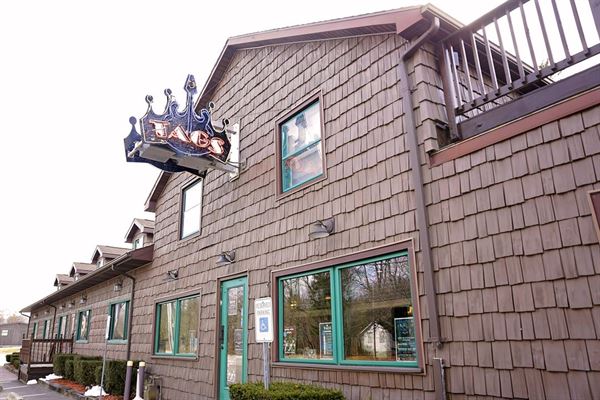 Tag's Restaurant and Banquet Room