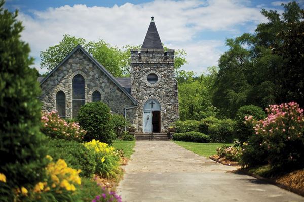 Weddings at the Tamassee DAR School