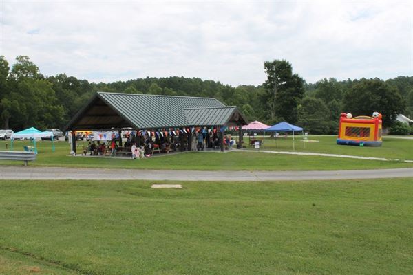 Weddings at the Tamassee DAR School
