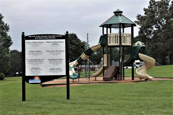 Weddings at the Tamassee DAR School