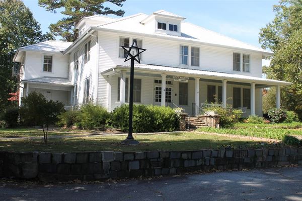 Weddings at the Tamassee DAR School
