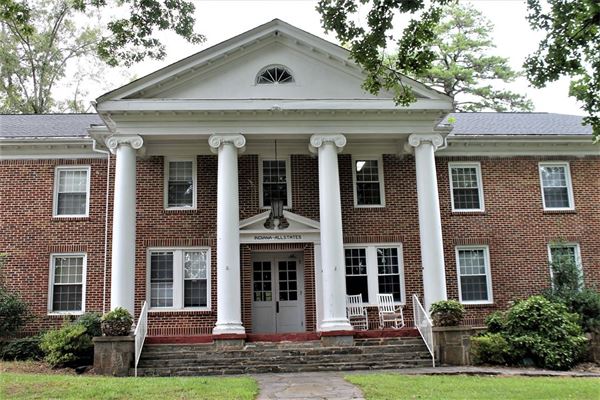 Weddings at the Tamassee DAR School