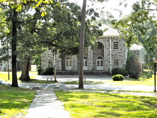 Weddings at the Tamassee DAR School