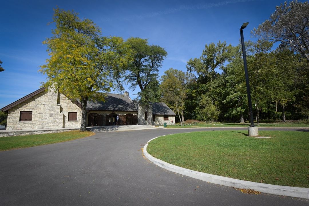 THATCHER WOODS RIVER FOREST IL intelligence overview