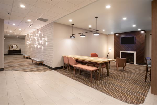 Holiday Inn Glendale- Stadium & Entertainment District