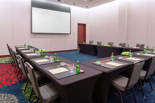 DoubleTree by Hilton Hotel Kansas City - Overland Park