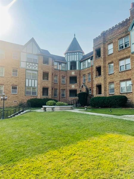 The Senate Luxury Suites