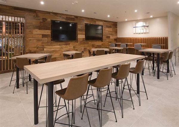 DoubleTree by Hilton Chico