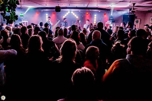 Hiawatha Bar & Grill