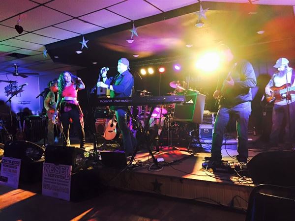 Hiawatha Bar & Grill