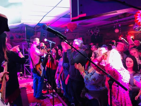 Hiawatha Bar & Grill