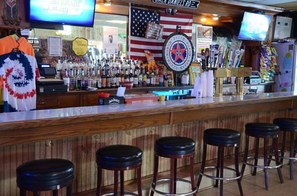 Hiawatha Bar & Grill