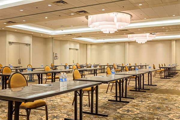 Sheraton Vancouver Guildford Hotel