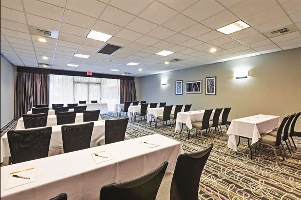 La Quinta Inn & Suites New Orleans Airport