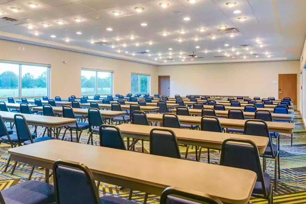 Holiday Inn Express & Suites Russellville