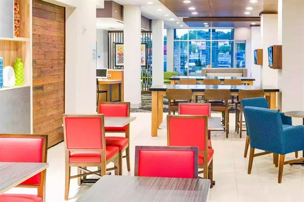 Holiday Inn Express & Suites Russellville