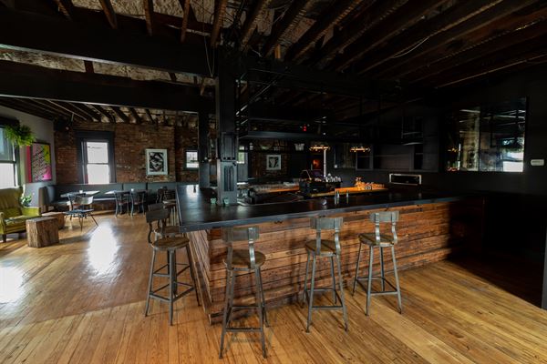 B-Side / Decade Restaurant