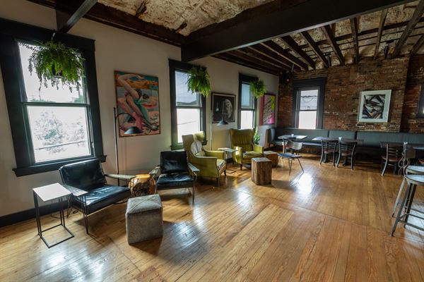 B-Side / Decade Restaurant