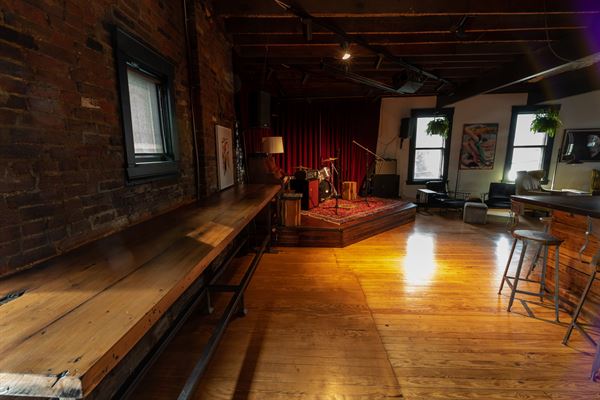 B-Side / Decade Restaurant